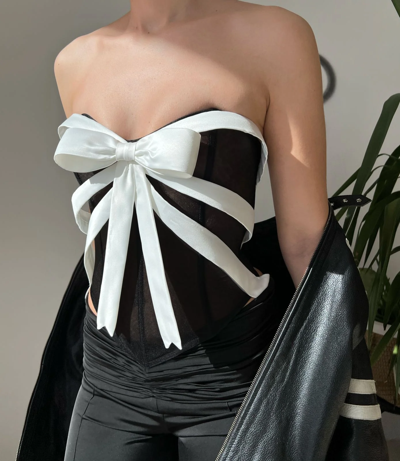 Black & White Bow Corset - Image 4